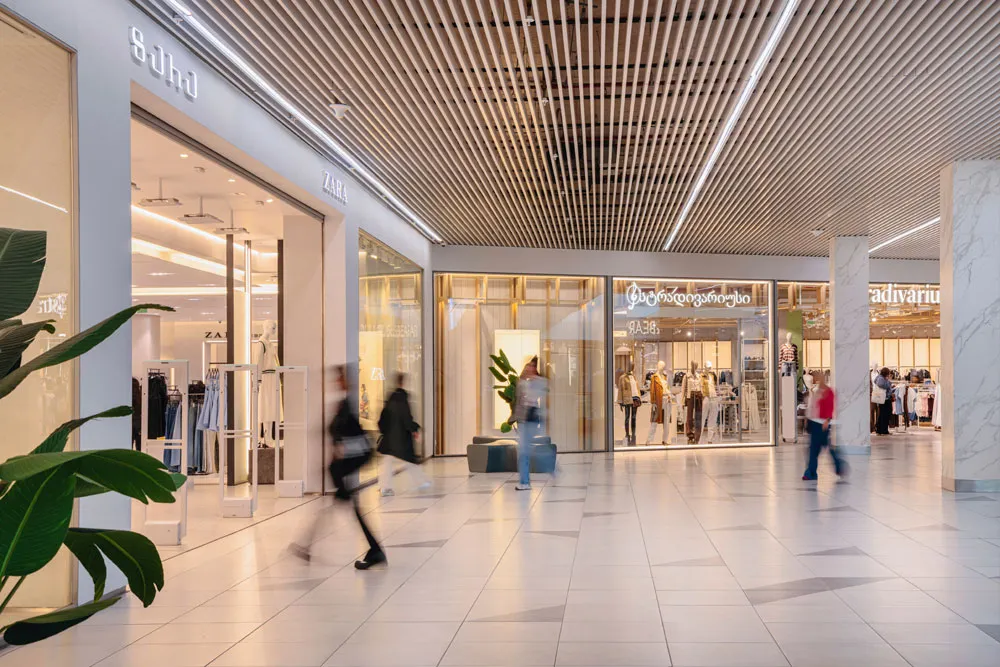 SHOPPING & MALLS